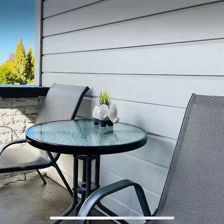 Modern Upstairs Apartment In Dunedin Central エクステリア 写真